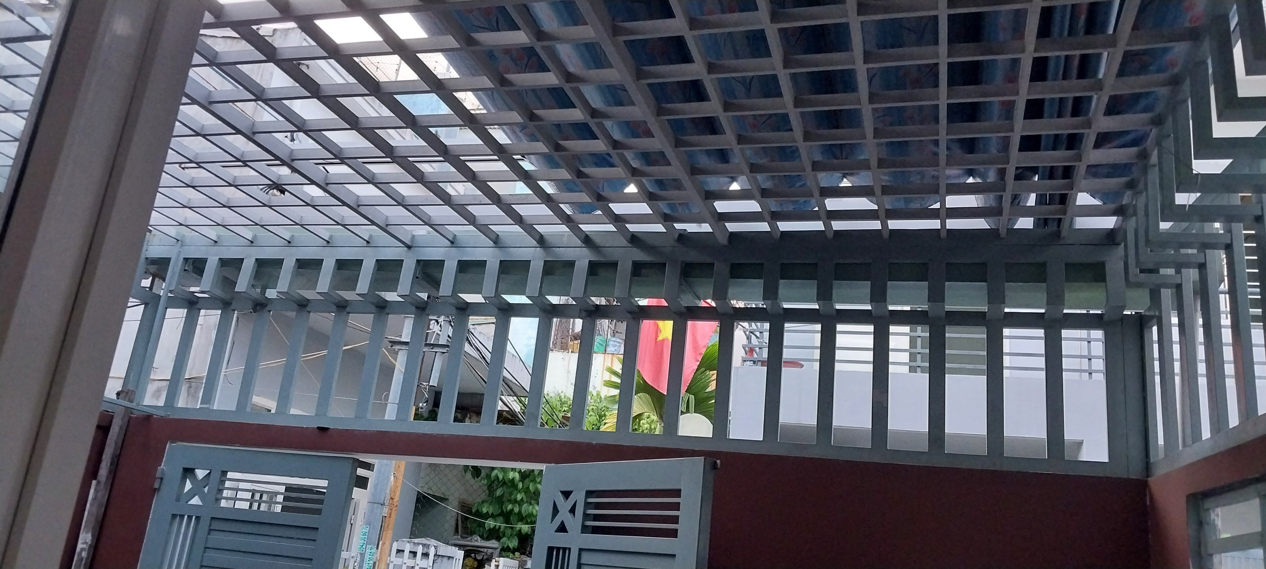 ♣ Nhà KiệtThái Thị Bôi, Ô tô đậu 50m, 67m2 + sân ngoài sổ 20m2, lửng đúc cứng, sạch đẹp 2.65  tỷ - Ảnh 2