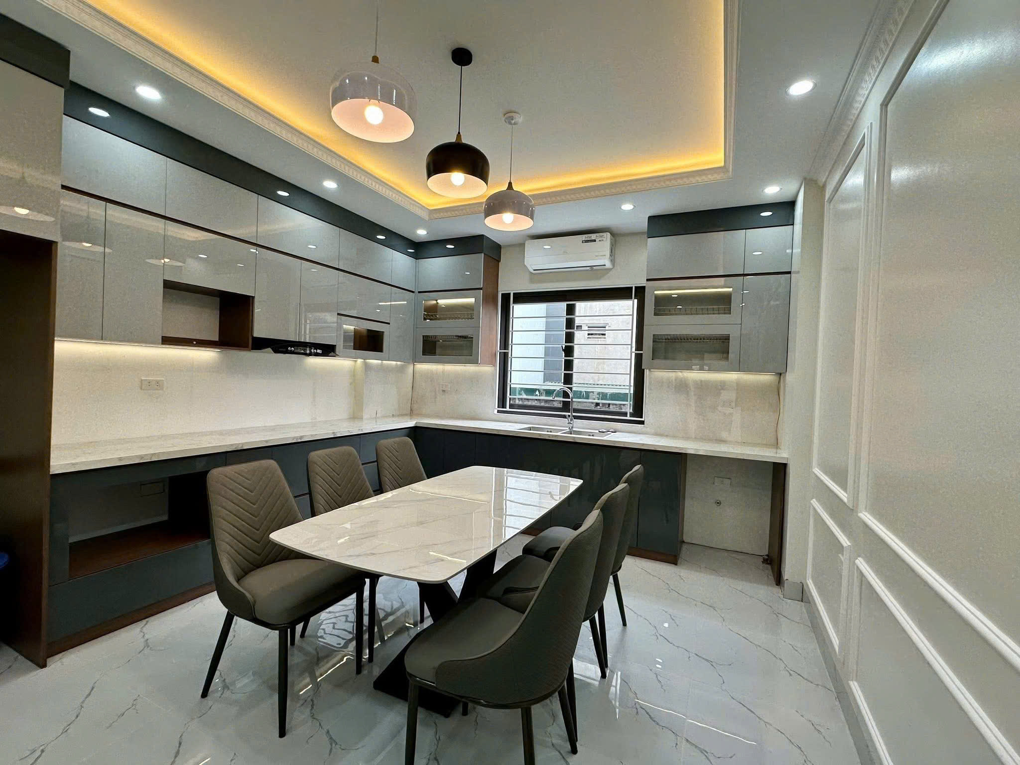HẠ SỐC 2 TỶ,  NHÀ 2 MẶT THOÁNG HOÀNG NHƯ TIẾP , GARA Ô TÔ THANG MÁY, HƠN 14 TỶ - Ảnh chính