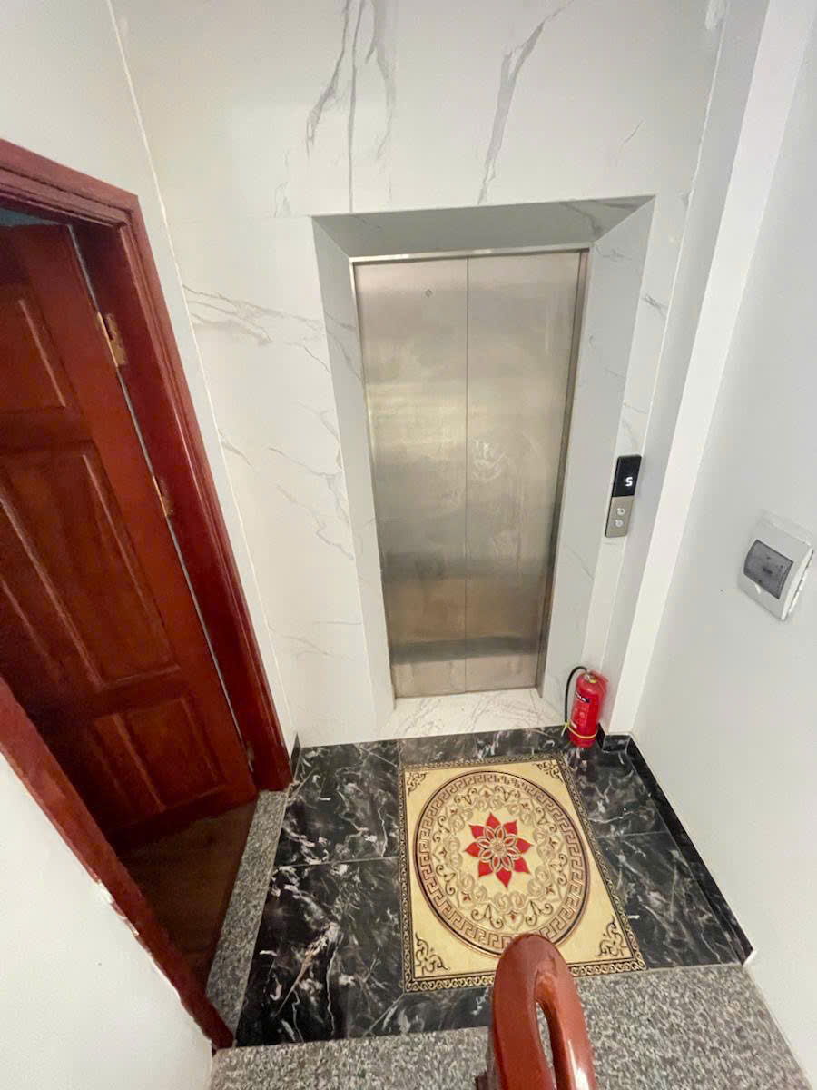 BÁN NHÀ HOÀNG ĐẠO THÀNH- Ô TÔ TẢI ĐỖ CỬA - THANG MÁY - NHÀ ĐẸP FULL NỘI THẤT 35m giá chỉnh 10 tỷ - Ảnh 2