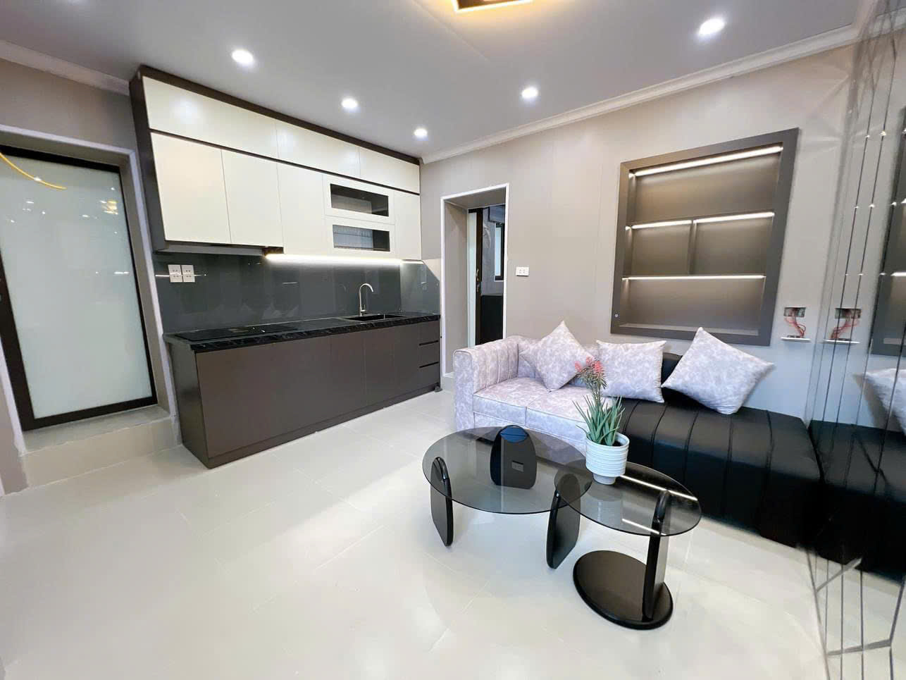 TOÀ CCMN SÁT PHỐ CẦU GIẤY 58M2 8T THANG MÁY MẶT TIỀN SIÊU RỘNG 8M 14 PHÒNG ĐÔI KHÉP KÍN CHỈ 15 TỶ - Ảnh 2