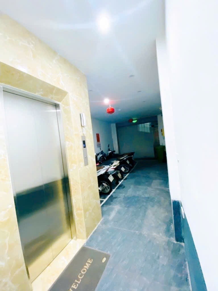Tòa ccmn Nguyễn Văn Huyên 8 tầng thang máy, vị trí đắc địa, đuổi không hết khách - Ảnh 3