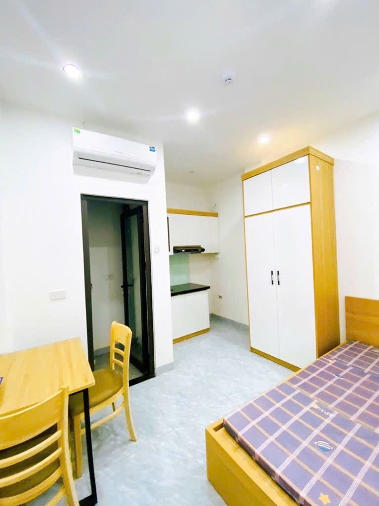 Tòa ccmn Nguyễn Văn Huyên 8 tầng thang máy, vị trí đắc địa, đuổi không hết khách - Ảnh 1