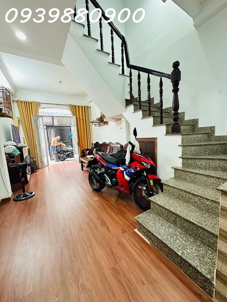 Phú Nhuận, sát mặt tiền - 40m2 - 6,45Tỷ TL - Ảnh 2