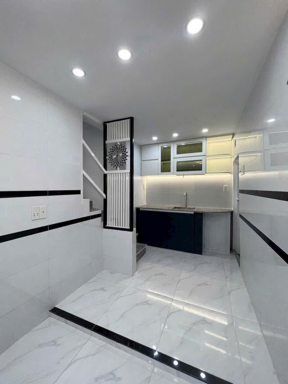 Bán gấp nhà mới 3 tầng Âu dương lân Quận 8 giá chỉ 2,38 tỷ - Ảnh 1