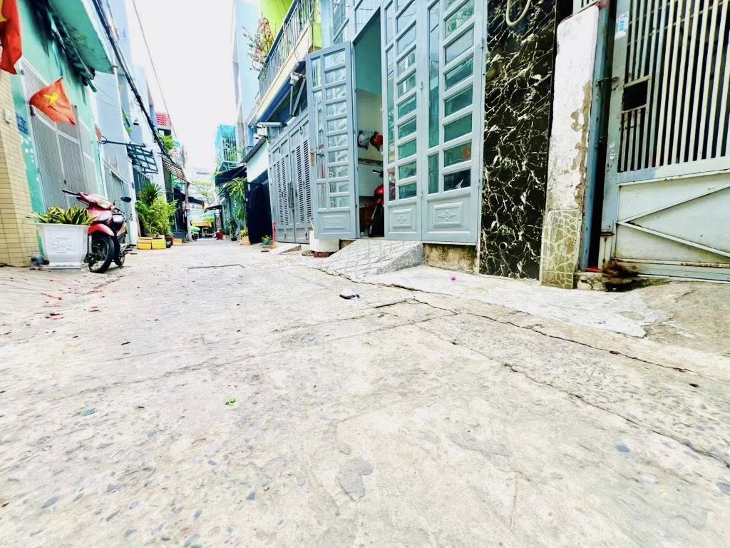 CHỈ 4.x TỶ TL - NHÀ 40M - 2 TẦNG - HẺM XE HƠI - GIÁ AEON TÂN PHÚ - Ảnh 3