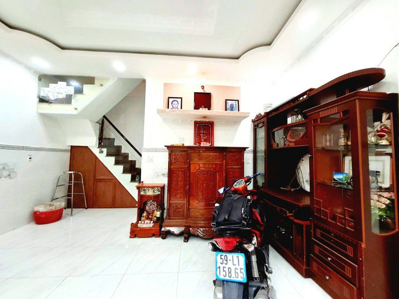 Ô TÔ SÁT NHÀ GẦN MẶT TIỀN, MỄ CỐC QUẬN 8 GẦN Q5, 30M2, 3 TẦNG MỚI ĐẸP CÓ SÂN THƯỢNG , SỔ A4, HẺM BA - Ảnh 1