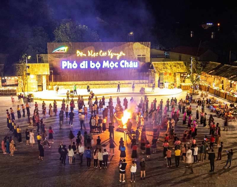 BÁN ĐẤT TRUNG TÂM THỊ XÃ MỘC CHÂU_180M FULL THỔ CƯ_MẶT TIỀN 14M_200M RA CHỢ ĐÊM - Ảnh 1