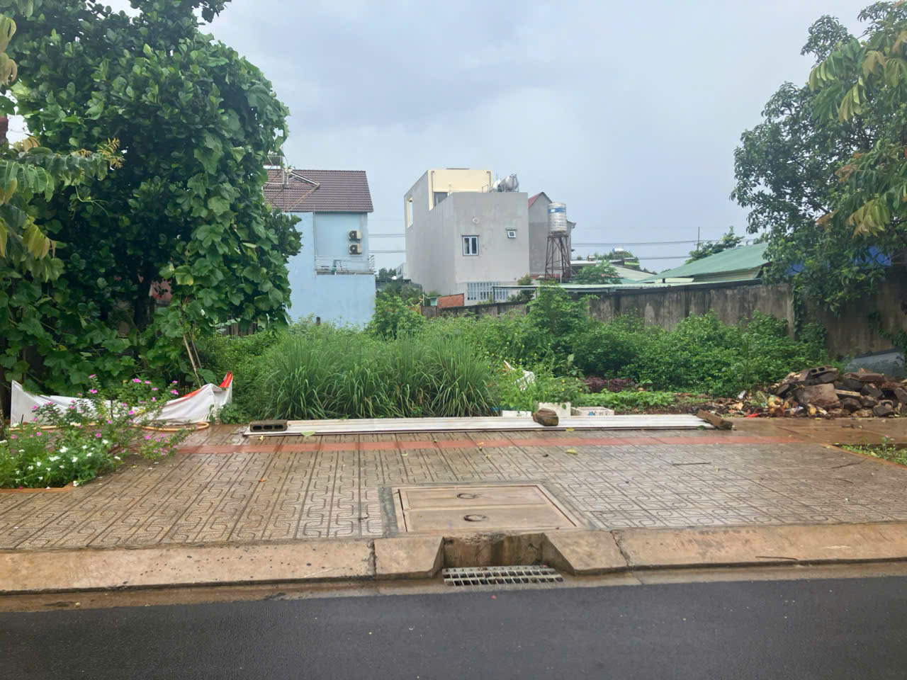 444m2 có 200m2 đất thổ cư, Hơn 13,5m Mặt tiền đường lớn, vỉa hè, cây xanh đầy đủ. Vị trí trung tâm - Ảnh 1