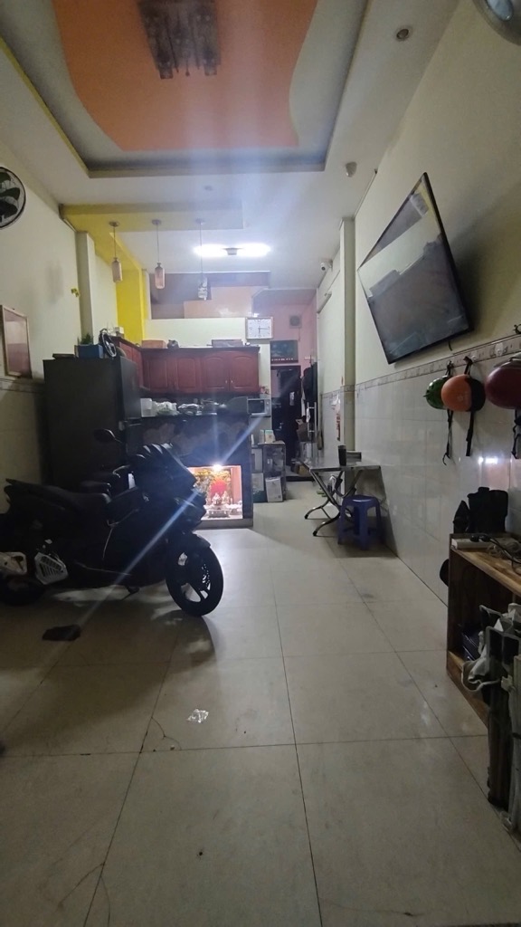 Mặt tiền Đông Hồ, kinh doanh Karaoke, 4 tầng chỉ 9 tỷ 8 - Ảnh 1