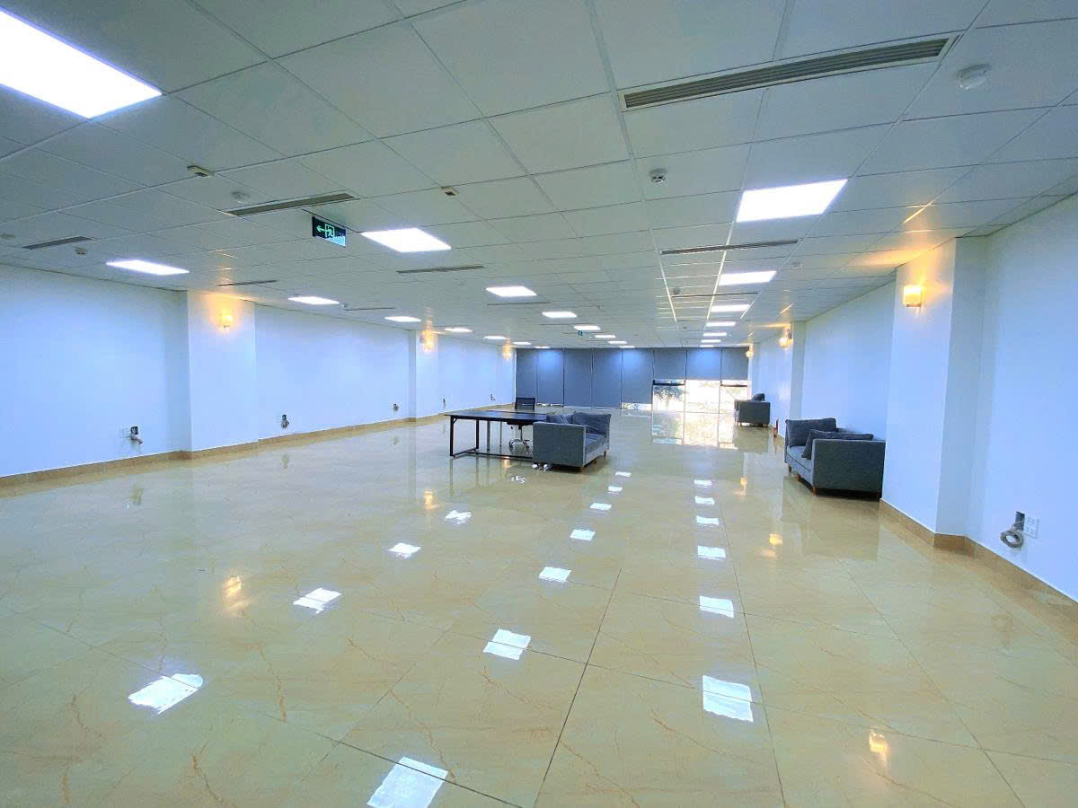 Bán tòa 251m2 phố Hoàng Quốc Việt 8 tầng có hầm mặt tiền 10.5m, 2 thang máy thu 3 tỷ/năm - Ảnh 3