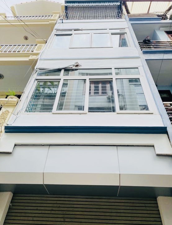 Vương Thừa Vũ 47m, ô tô đỗ cửa, pháo đài thế kỷ, ngôi Vương giữa phố - Ảnh 1