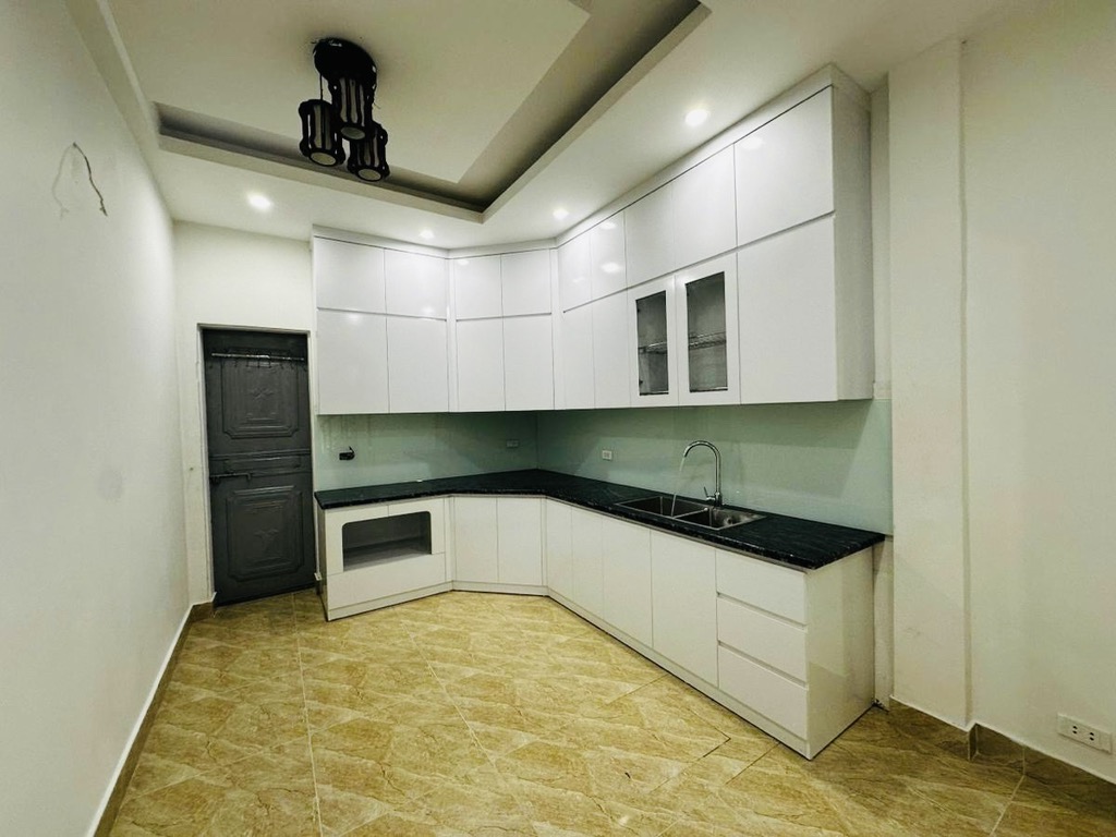 Vương Thừa Vũ 47m, ô tô đỗ cửa, pháo đài thế kỷ, ngôi Vương giữa phố - Ảnh 2