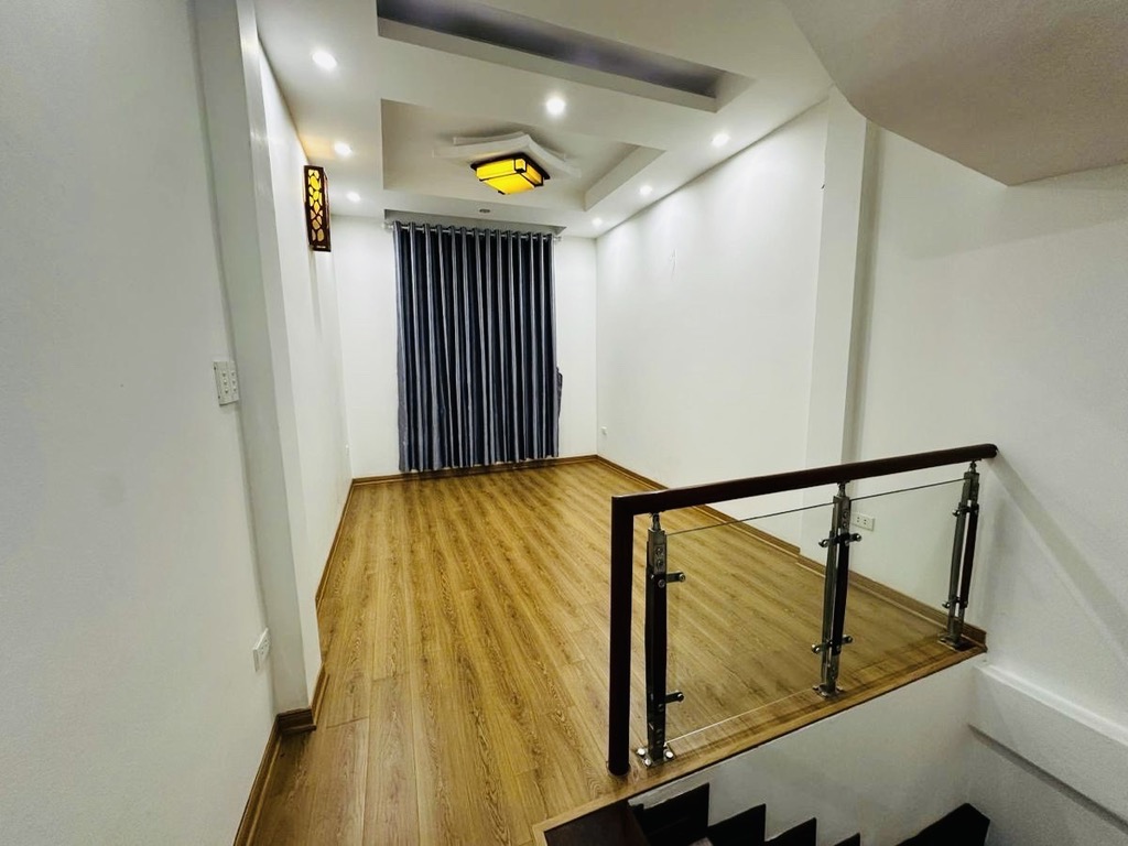Vương Thừa Vũ 47m, ô tô đỗ cửa, pháo đài thế kỷ, ngôi Vương giữa phố - Ảnh 3