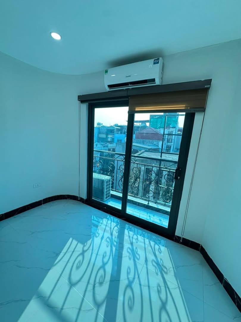 HÒA BÌNH 7_MINH KHAI hn..căn nhà đẹp với diện tích 51,2m2 mặt tiền 7m với 7 tầng lầu đẹp long lanh.. - Ảnh 2