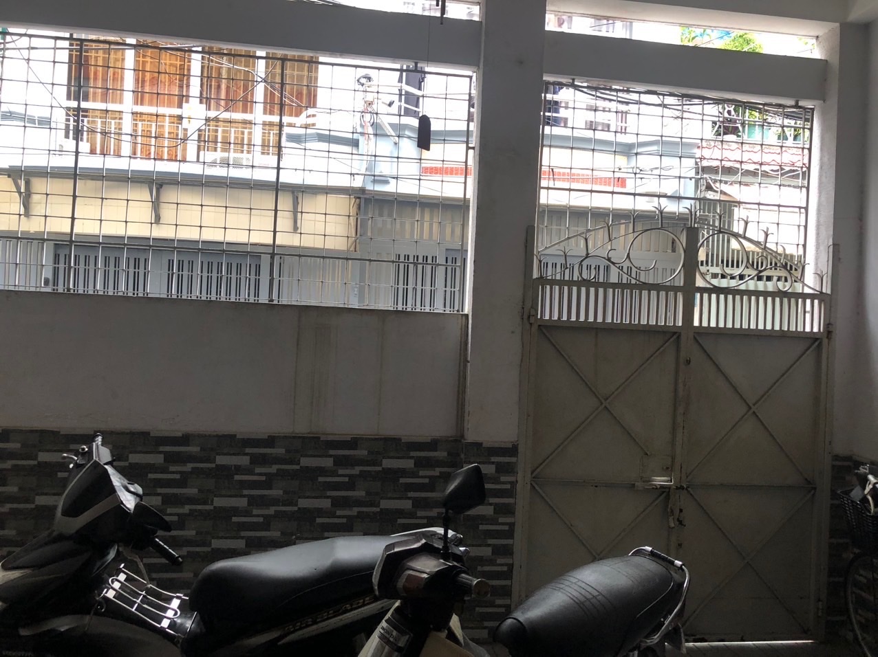 XUNG QUANH KHU TIỆN ÍCH- GẦN TRƯỜNG HOC, NHÀ THỜ, GẦN CHỢ- CÓ NHÀ BÁN 2 MẶT TIỀN TIỆN KINH DOANH ĐA - Ảnh 4