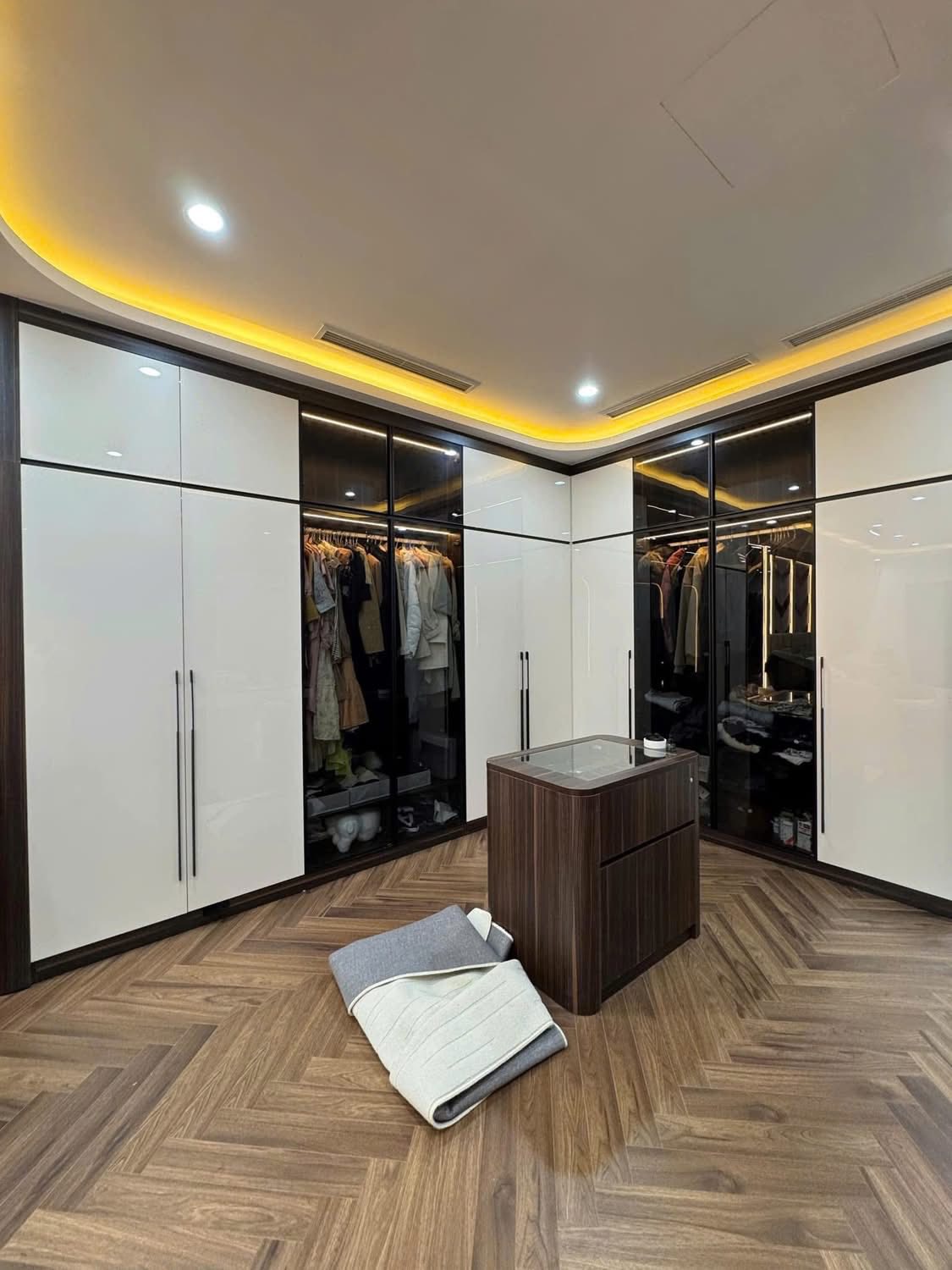 SIÊU PHẨM - NGUYỄN VĂN CỪ - LB . 75m2, 6 TẦNG, MẶT TIỀN 4,2 m. NHỈNH 19 TỶ TL<br>THANG MÁY - GARA 7 - Ảnh 1