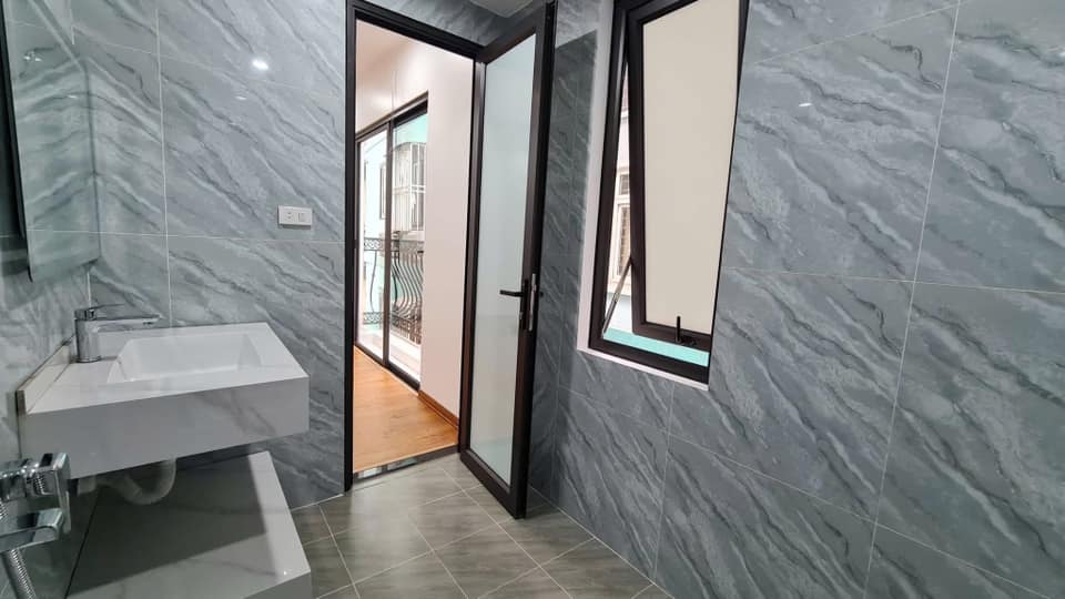 Chỉ 9 tỷ, Rước Nhà TT Quận Cầu Giấy, gần 40m2, 6 Tầng, Thang máy chạy vù vù, Ô Tô Đỗ Cửa, Kinh Doanh - Ảnh 2