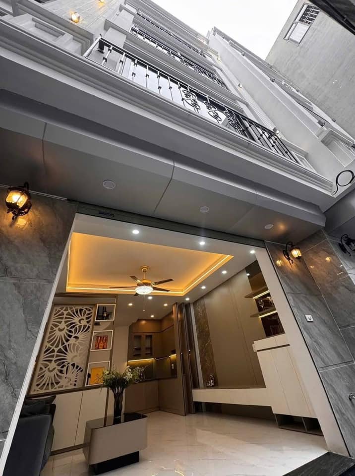 Chỉ 9 tỷ, Rước Nhà TT Quận Cầu Giấy, gần 40m2, 6 Tầng, Thang máy chạy vù vù, Ô Tô Đỗ Cửa, Kinh Doanh - Ảnh chính