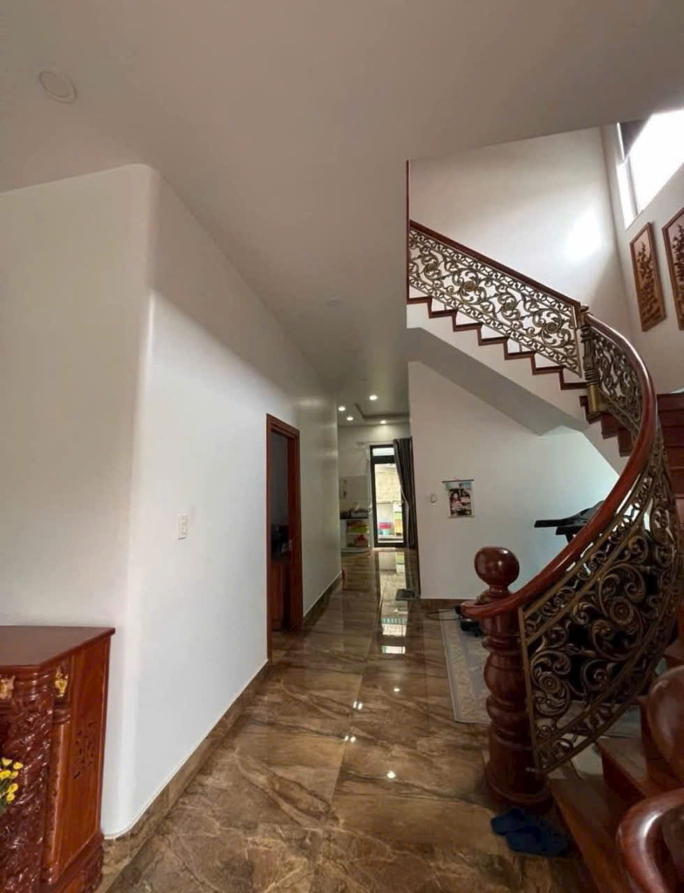 BÁN VILLA - BIỆT THỰ SÂN VƯỜN ĐƯỜNG YERSIN PHƯỜNG 9 TP ĐÀ LẠT - Ảnh 2
