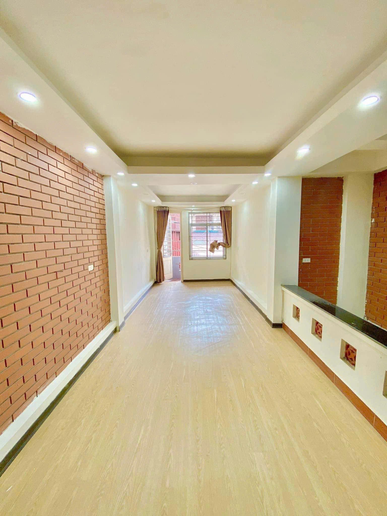BÁN NHÀ QUẬN THANH XUÂN - MẶT TIỀN RỘNG- Ô TÔ ĐỖ CỔNG - Ảnh 2