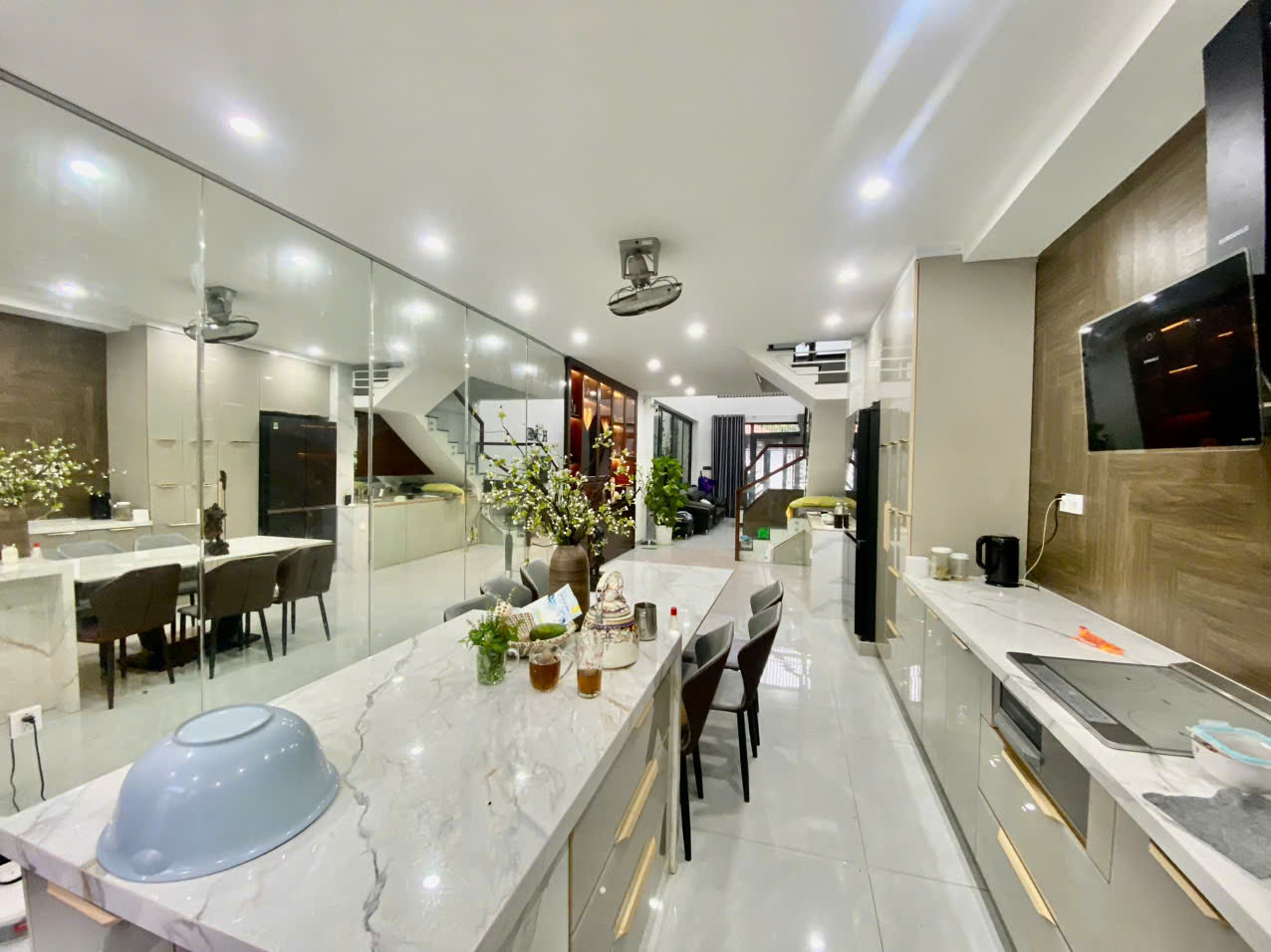 Bán nhà 4 tầng, 122m², 4PN, 4WC, Q.9, 12.8 tỷ, sổ hồng - Ảnh 1