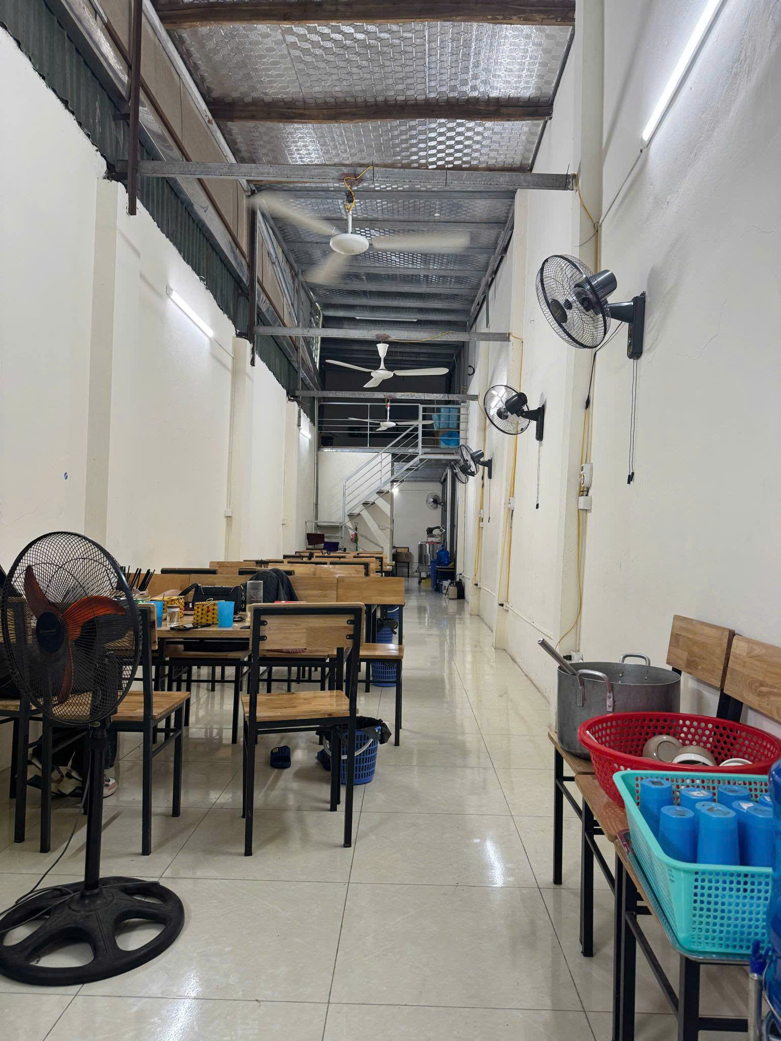 Chính chủ cần sang nhượng quán cơm ở Lạc Nghiệp - Ảnh 1