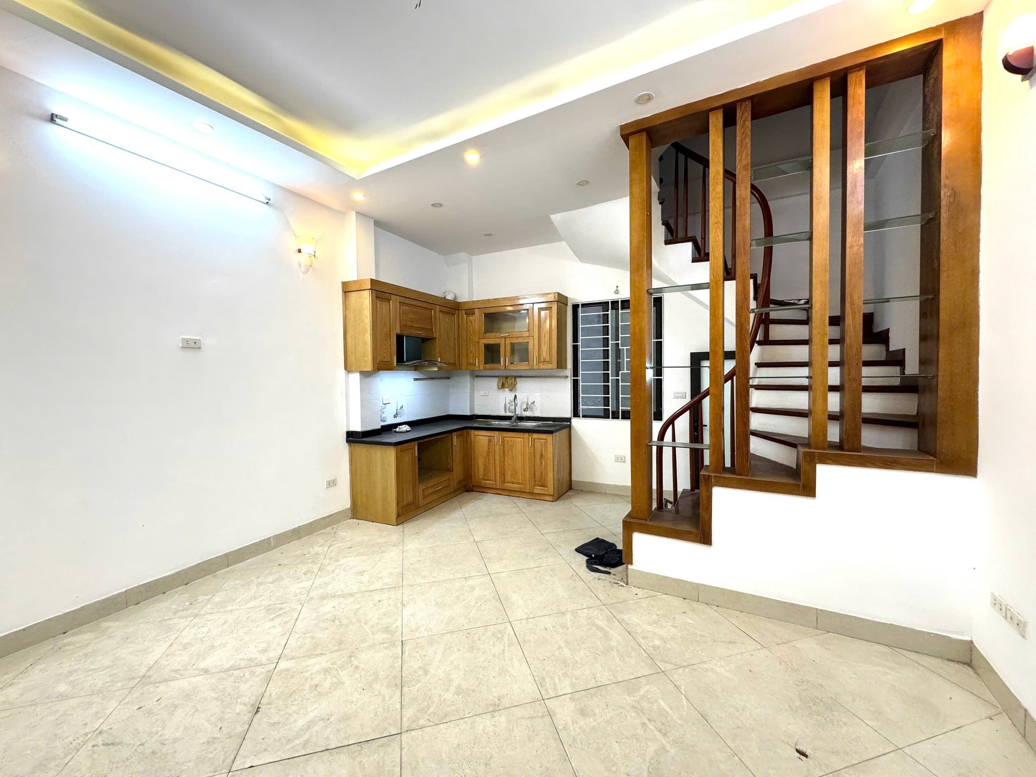💥Nhà đẹp gần Ô tô Hạ Yên Quyết, Nguyễn Khang 35m 5T, chỉ hơn 8 tỷ💥 - Ảnh 4