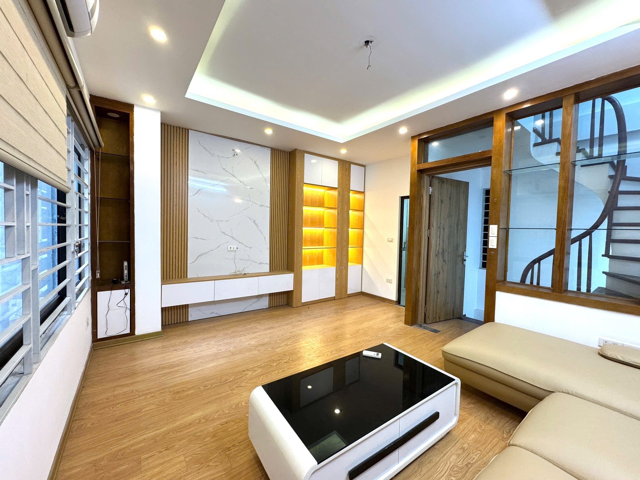 💥Nhà đẹp gần Ô tô Hạ Yên Quyết, Nguyễn Khang 35m 5T, chỉ hơn 8 tỷ💥 - Ảnh chính