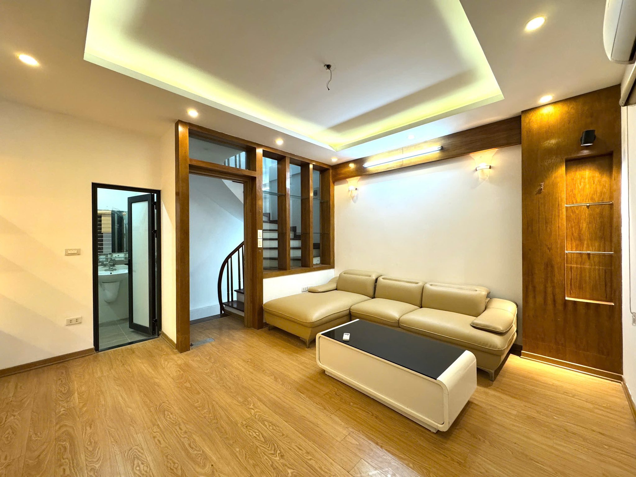 💥Nhà đẹp gần Ô tô Hạ Yên Quyết, Nguyễn Khang 35m 5T, chỉ hơn 8 tỷ💥 - Ảnh 1