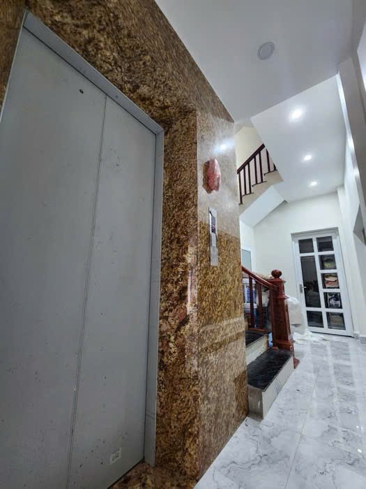 Bán nhà đẹp Tây Hồ, view công viên nước Hồ Tây, ngõ to hai chiều xe 45 chỗ đi qua - Ảnh 2