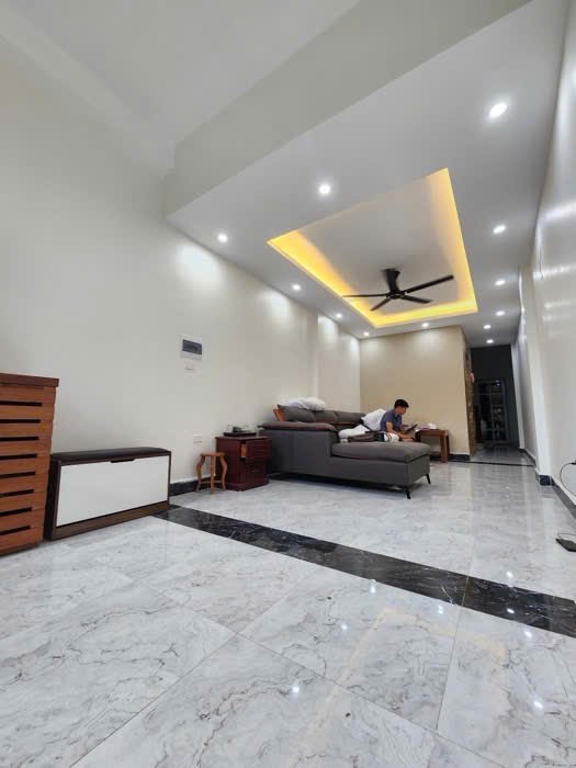 Bán nhà đẹp Tây Hồ, view công viên nước Hồ Tây, ngõ to hai chiều xe 45 chỗ đi qua - Ảnh 1