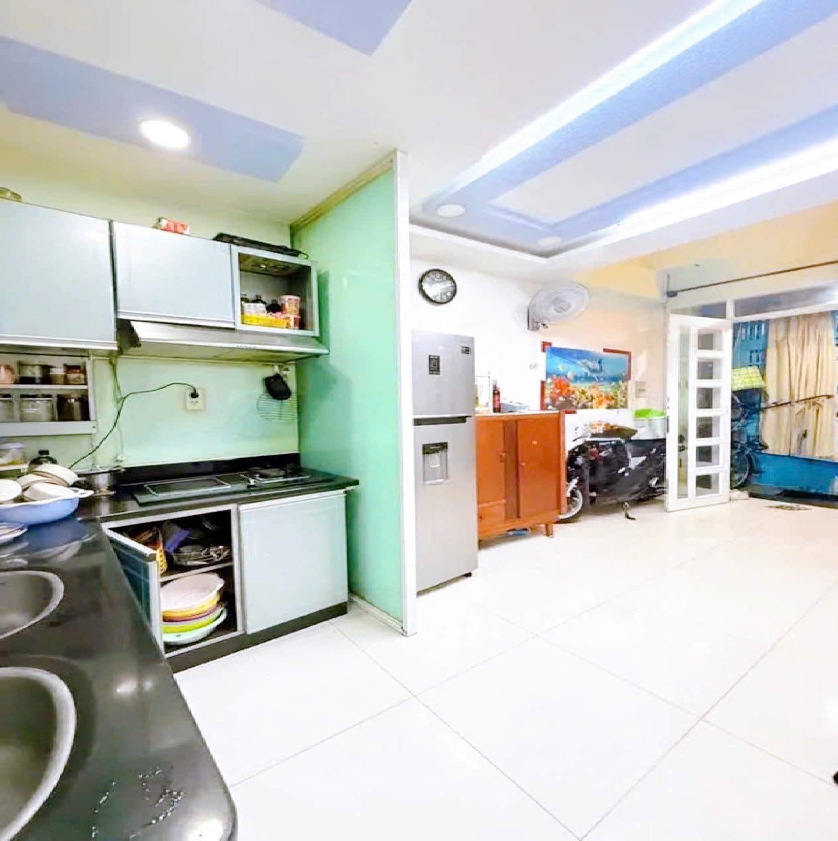 Bán nhà hẻm Bành Văn Trân, QUẬN TÂN BÌNH, ngay Cách Mạng Tháng Tám, 3.2 x 9.6 m, Giá 5.6 tỷ - Ảnh 1