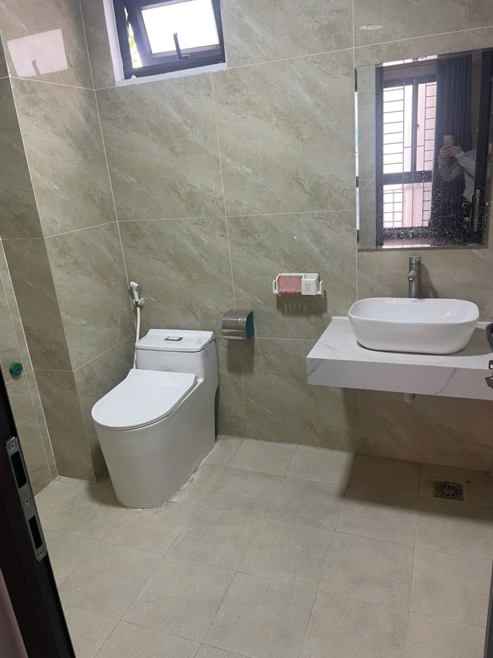 Bán nhà gần phố 5 tầng ,gần ô tô ,Đường 422 Vân Canh ,diện tích 30m ,giá chỉ 5.x tỷ - Ảnh 1