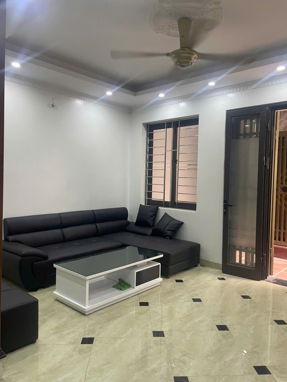 Bán nhà gần phố 5 tầng ,gần ô tô ,Đường 422 Vân Canh ,diện tích 30m ,giá chỉ 5.x tỷ - Ảnh 2