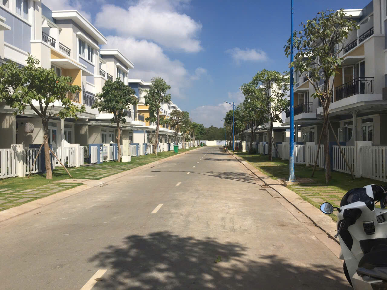 Biệt thự Rosita phú hữu Diện tích 176m, 3 tầng giá rẻ - Ảnh 1