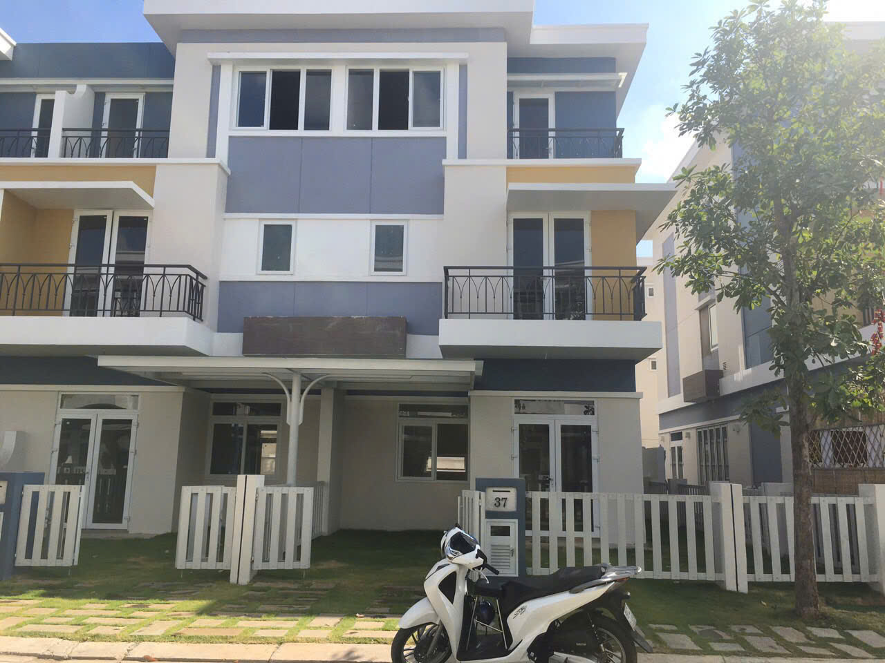 Biệt thự Rosita phú hữu Diện tích 176m, 3 tầng giá rẻ - Ảnh 2