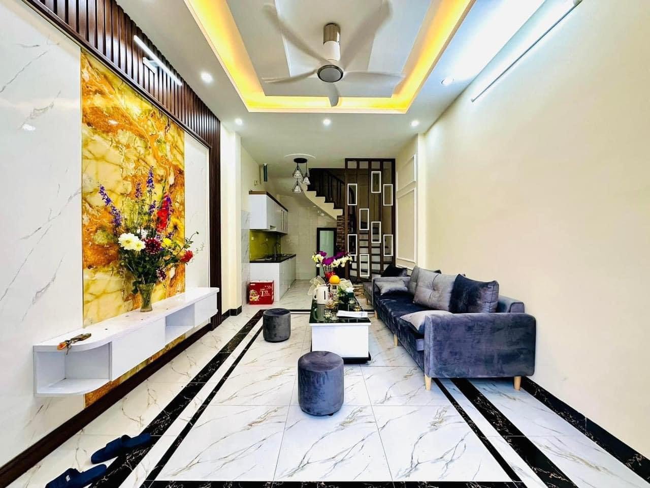 Cần Bán Nhà 4 Tầng Hoàng Cầu - 51m2, Ô Tô Đỗ Cửa, Kinh Doanh Sầm Uất - Giá Chỉ 11.5 Tỷ - Ảnh 1