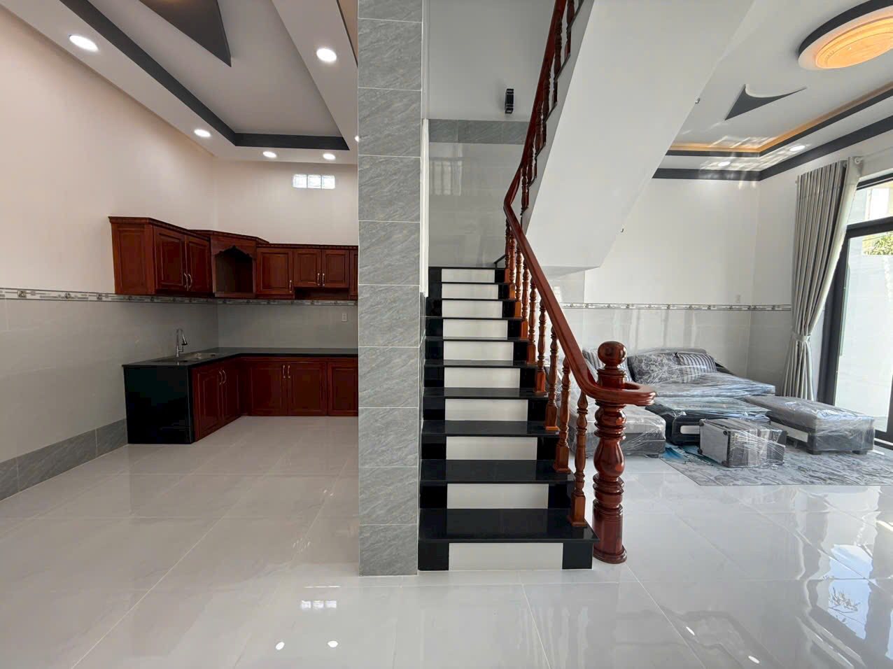Nhà chính chủ 96 m2 cách Bến xe miền Tây mới, 900 tr dọn vào ở ngày - Ảnh 1