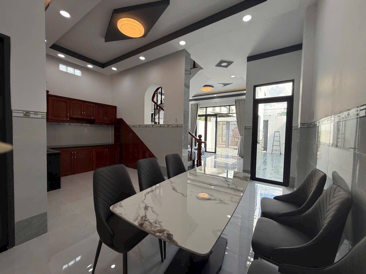 Nhà chính chủ 96 m2 cách Bến xe miền Tây mới, 900 tr dọn vào ở ngày - Ảnh 2