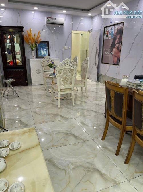 RẤT GẤP BÁN!!! NHÀ MẶT TIỀN CMT8, Q10 – THU DÒNG TIỀN 950TR/NĂM– NGAY NGÃ BA TÔ HIẾN THÀNH - Ảnh chính