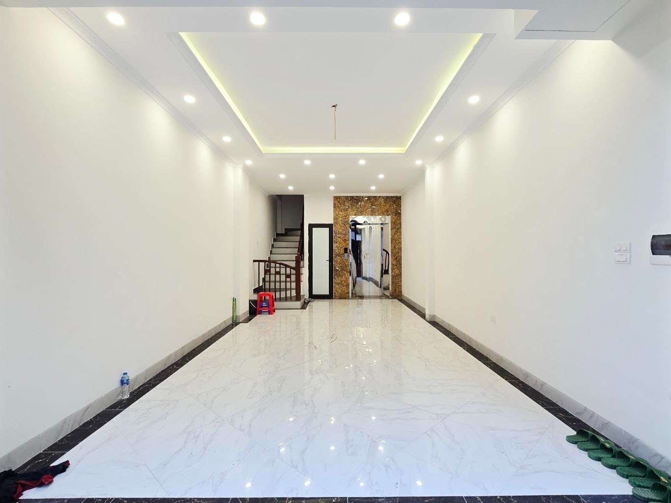 Cần bán nhà mới 45m 6 tầng thang máy gần chợ Đồng Dinh Thạch Bàn ngõ thông ô tô 9 tỷ 9 - Ảnh 2