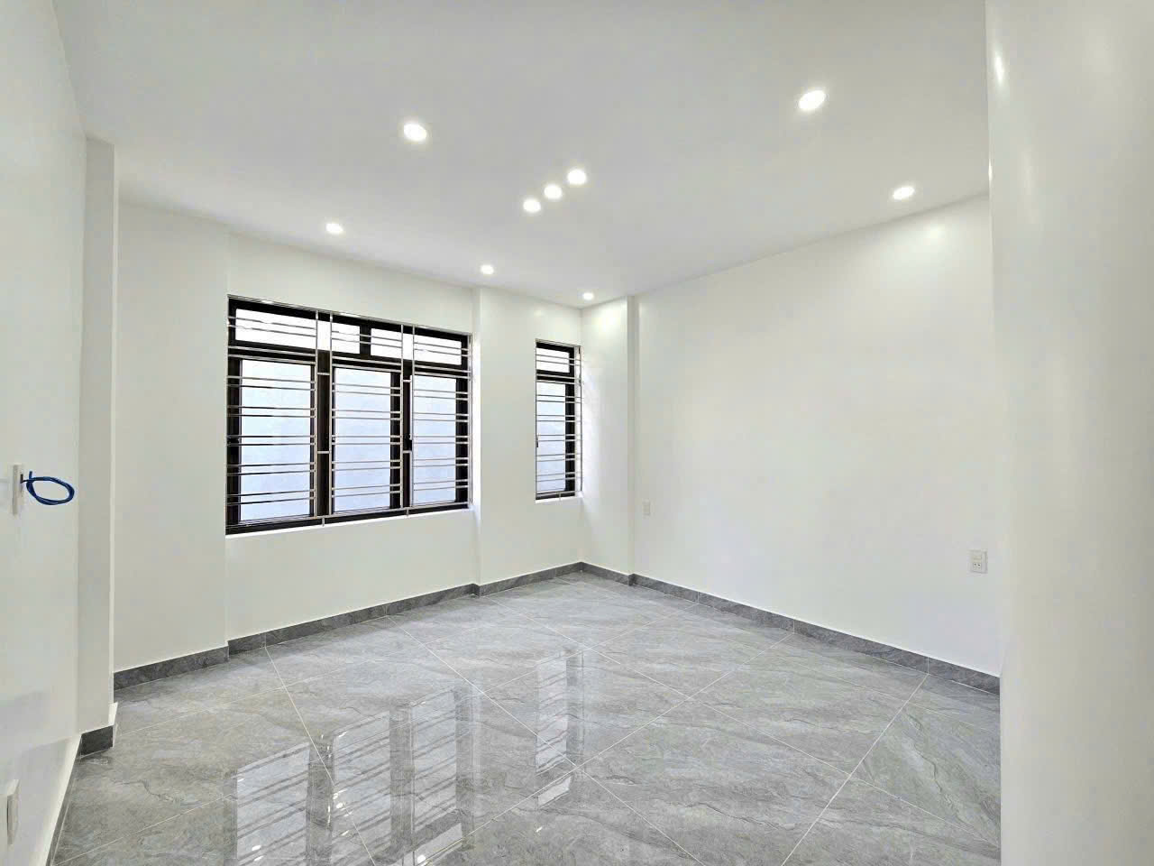 Nhà 3 tầng Mới tinh Khúc Thừa Dụ - Vĩnh Niệm, 42m, giá 3.1 tỉ - Ảnh 2