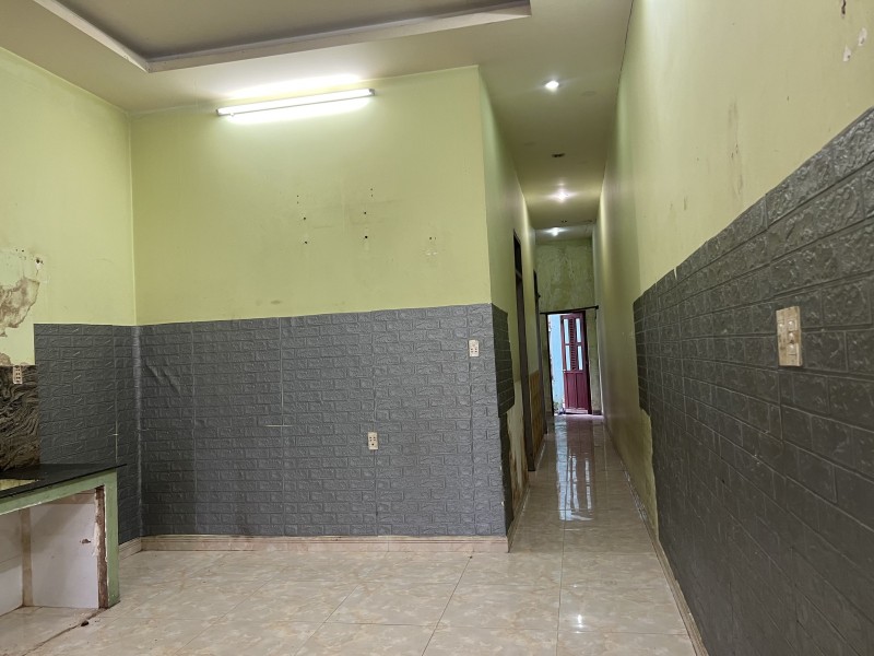 Bán nhà 125m2 Đông Hòa TT Dĩ An,Sổ Hồng Riêng đường nhựa xe hơi vi vu - Ảnh 2