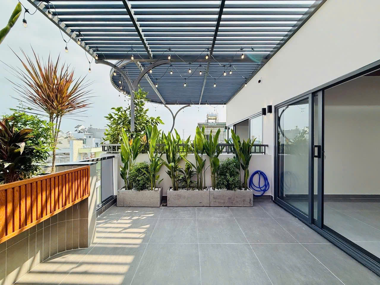 NHÀ GÒ VẤP ĐẸP 5 TẦNG 4X17 GARA Ô TÔ NỘI THẤT NGOẠI NGAY CV LÀNG HOA GIÁ DƯỚI 10 TỶ - Ảnh 4