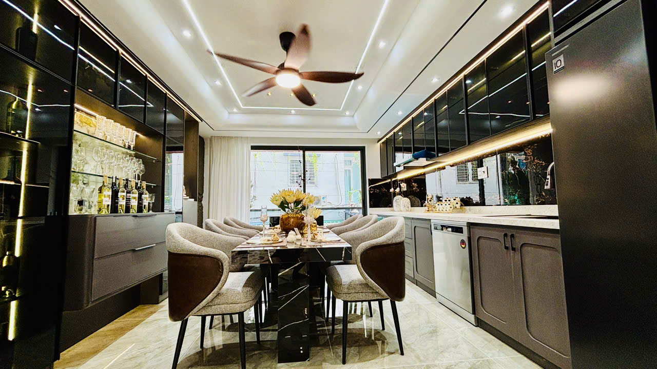 NHÀ GÒ VẤP ĐẸP 5 TẦNG 4X17 GARA Ô TÔ NỘI THẤT NGOẠI NGAY CV LÀNG HOA GIÁ DƯỚI 10 TỶ - Ảnh 2