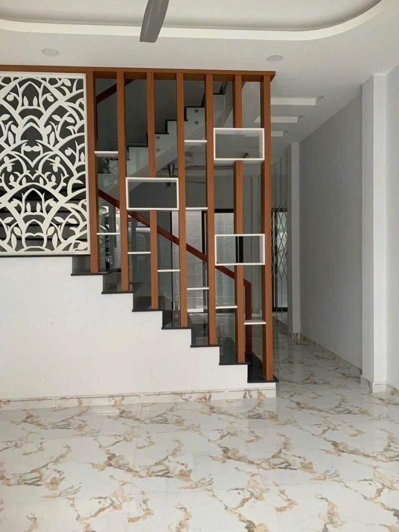 Bán nhà 4 tầng, 62m², 4PN, 3WC, Q.9, 4.9 tỷ - Ảnh 1