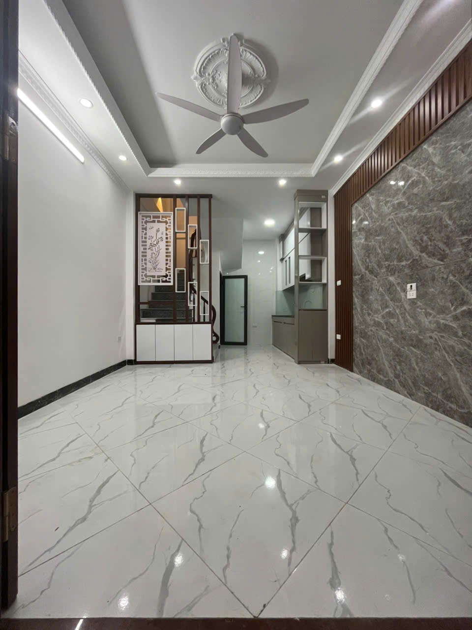 🏡 BÁN NHÀ 5 TẦNG – GIÁ RẺ NHẤT LONG BIÊN<br>📍 Phúc Lợi – Trước cổng ngõ thông, ô tô đỗ cổng - Ảnh 1