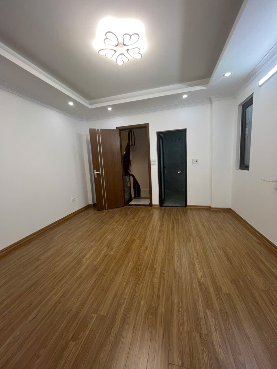 🏡 BÁN NHÀ 5 TẦNG – GIÁ RẺ NHẤT LONG BIÊN<br>📍 Phúc Lợi – Trước cổng ngõ thông, ô tô đỗ cổng - Ảnh 3