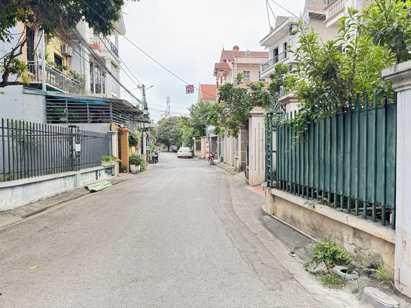 Bán Nhà 2 Tầng 161m2 Sân Vườn Tổ 12 Thạch Bàn – Ô tô Tránh, Gần Cổ Linh, Sổ Đỏ Lâu Dài - Ảnh 2