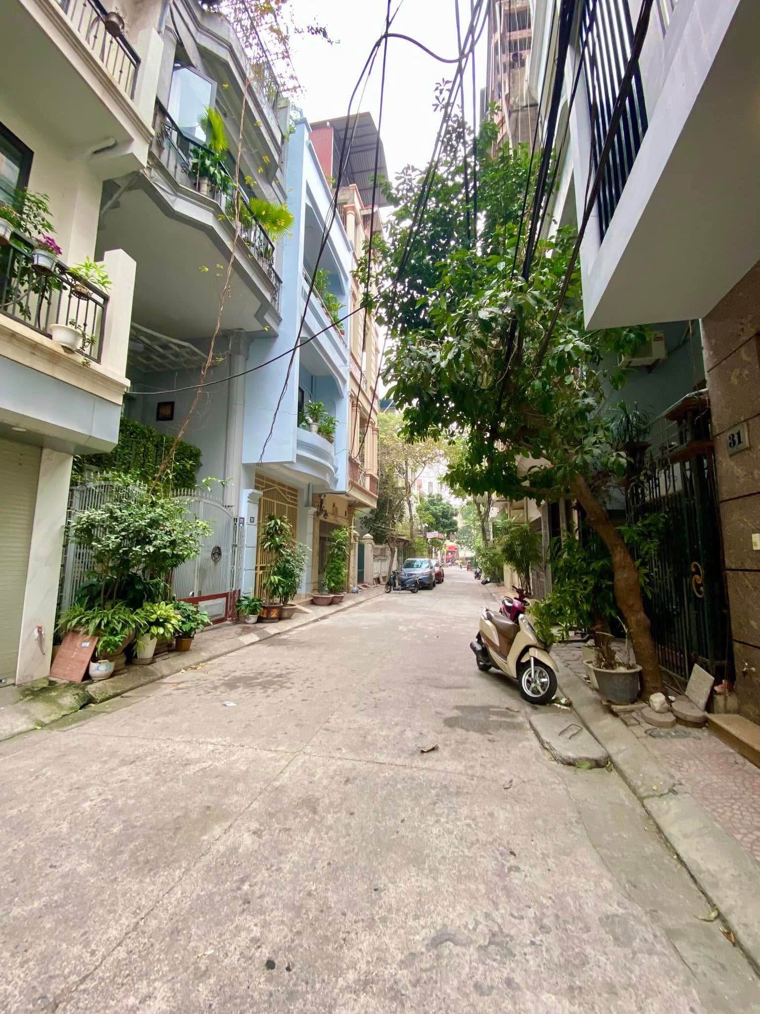 Bán nhà Nguyễn Chí Thanh, Đống Đa, ngõ rộng 5m, ô tô 7 chỗ vào nhà thoải mái. Giá 17,8 tỷ - Ảnh 1